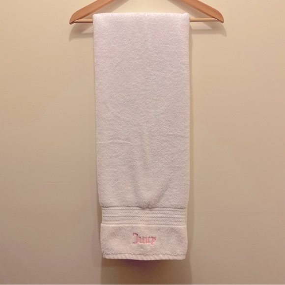 JUICY COUTURE 100% Cotton WHITE Bath Towel 58" x 30" NWOT - Picture 2 of 6